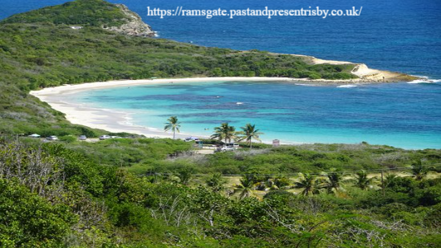 Menikmati Keindahan Half Moon Bay: Surga Tropis